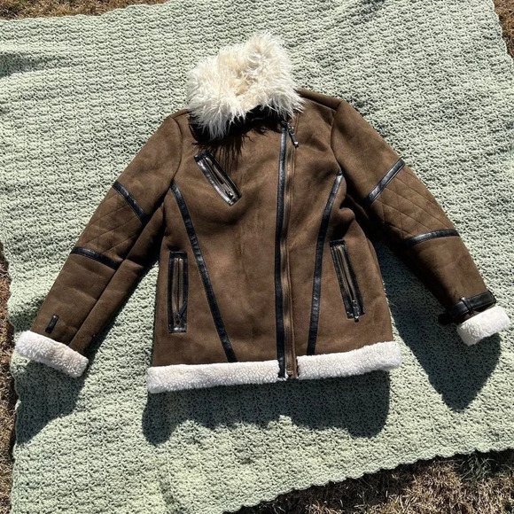 Michael Kors suede sherpa lined jacket with faux leather trims. 
Women’s M - Picture 1 of 6